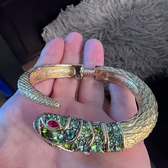 KJL Jeweled Snake Serpent Hinged
Clamp Gold Plated Bracelet Kenneth - Picture 4 of 4